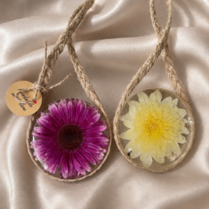 Handmade Epoxy Floral Hanging Ornament – Natural Dried Flower Décor 🌸